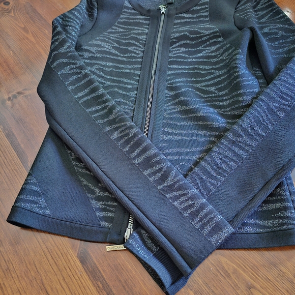 Brand new without tags Marciano sweater jacket. In excellent condition. Never xs - Picture 6 of 6